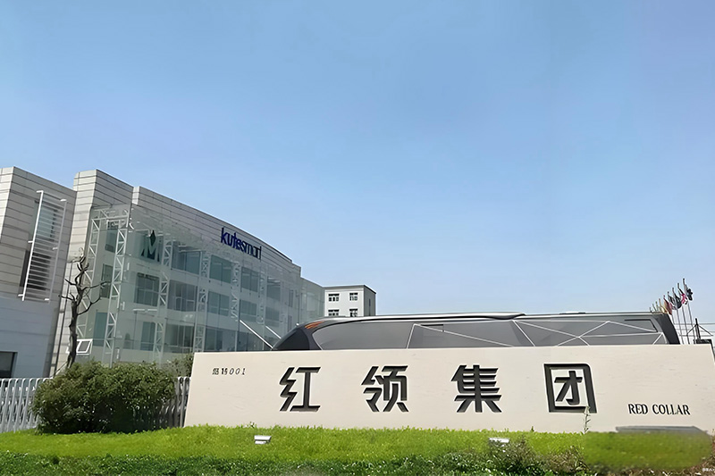 青岛红领集团制衣厂照明母线安装